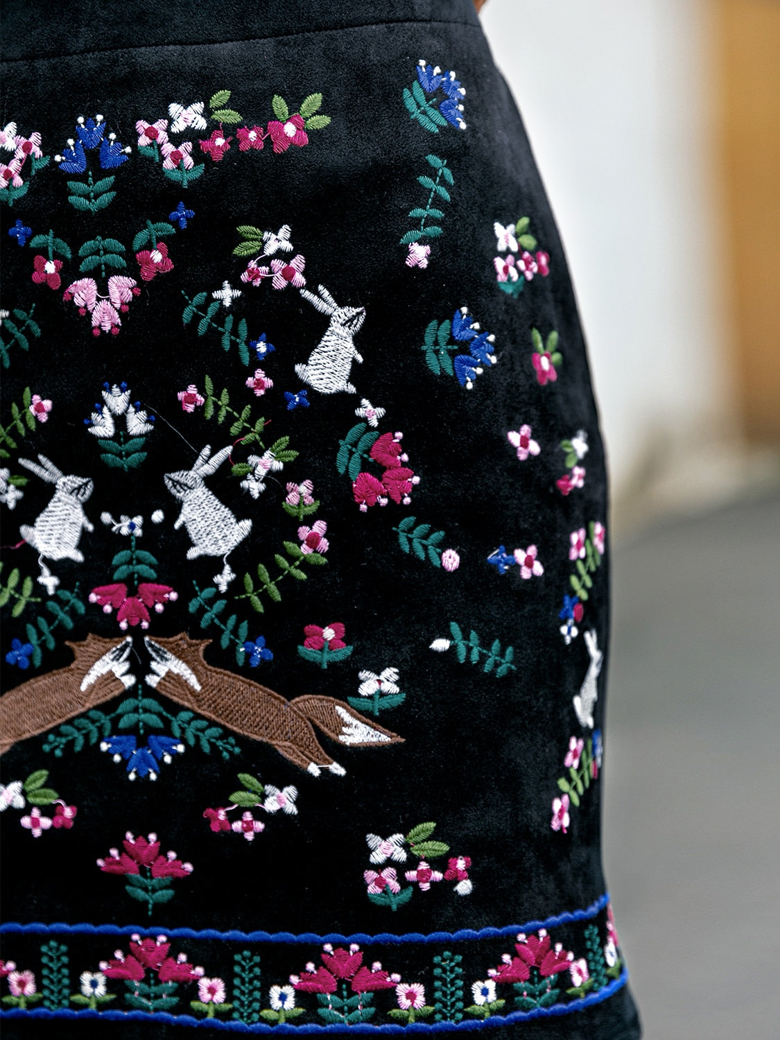 Simplee Office ethnic floral women mini skirt autumn Elegant embroidery straight short skirts Female slim fashion short bottoms